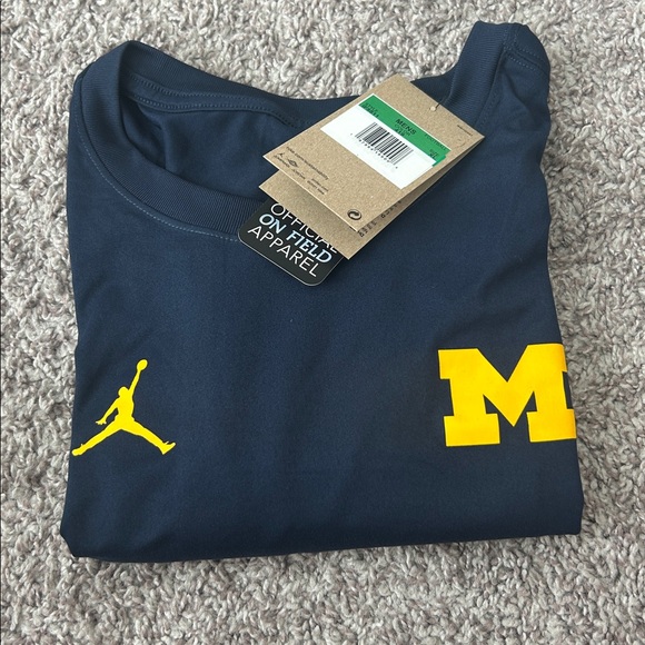 Jordan Men's Michigan Wolverines Navy Logo Shirt - Picture 7 of 8